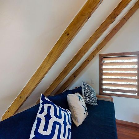 Inn The Trees Cabanas Placencia 外观 照片