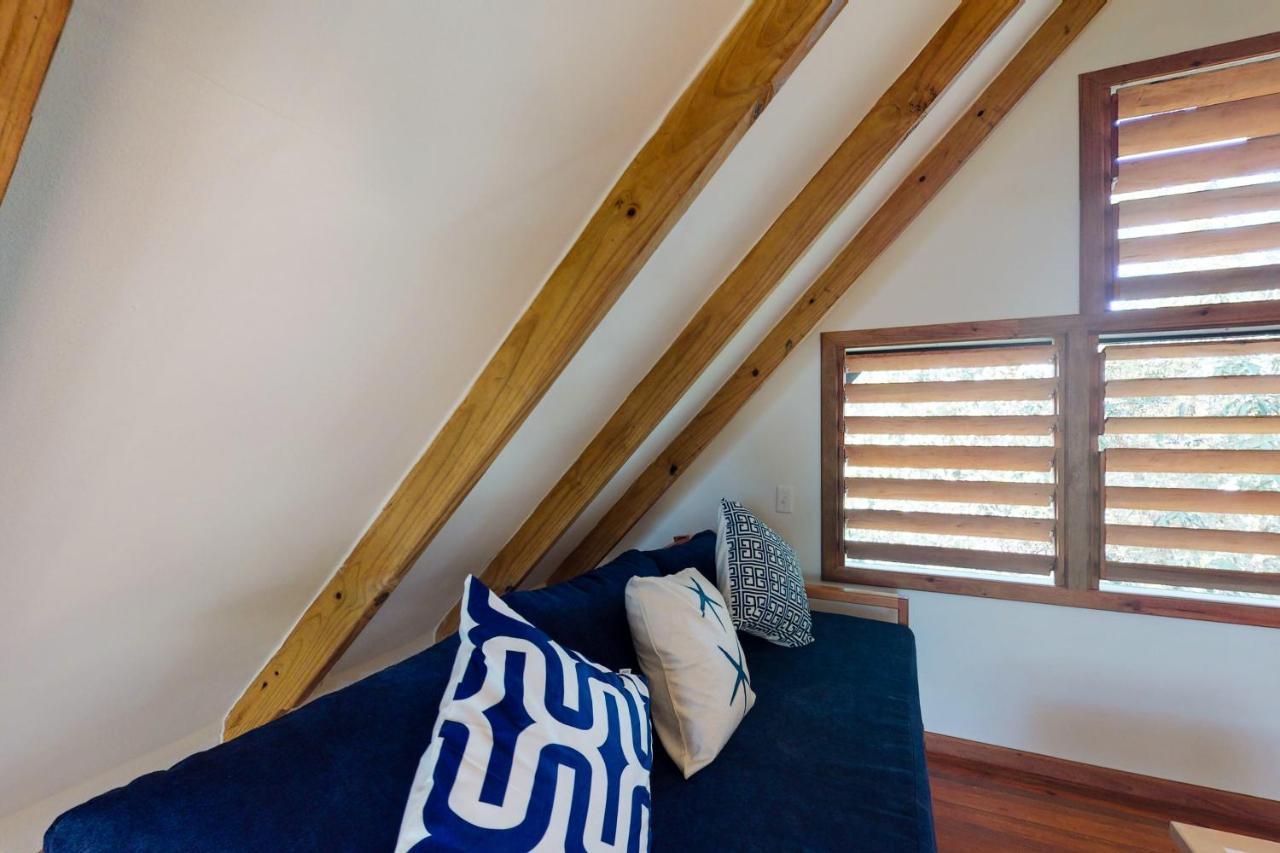 Inn The Trees Cabanas Placencia 外观 照片
