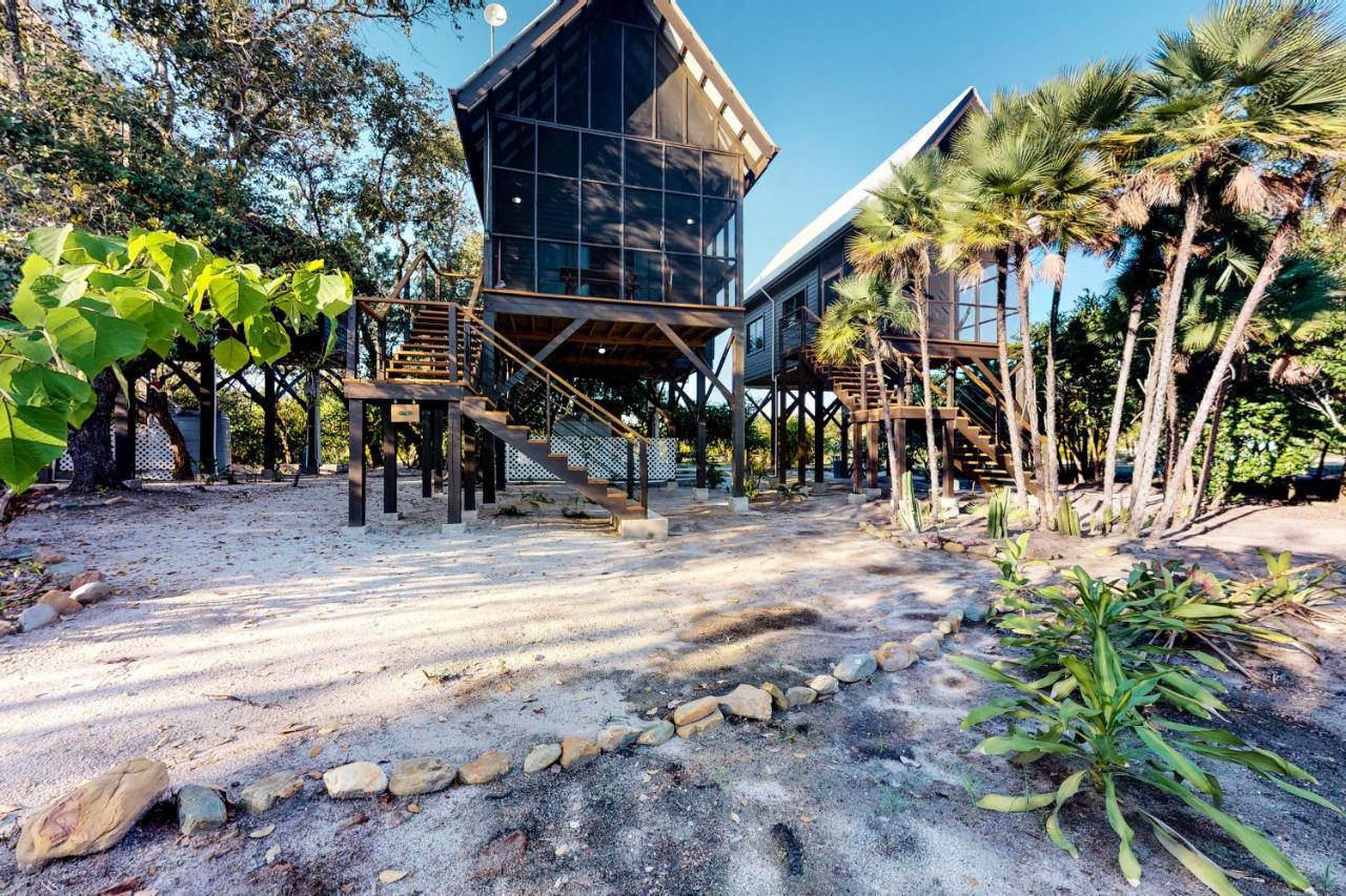 Inn The Trees Cabanas Placencia 外观 照片