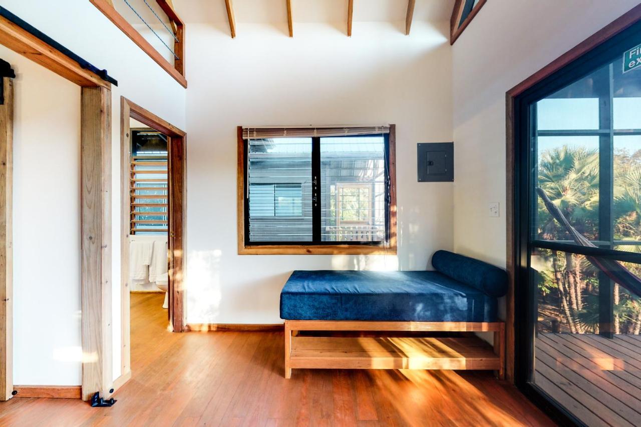 Inn The Trees Cabanas Placencia 外观 照片