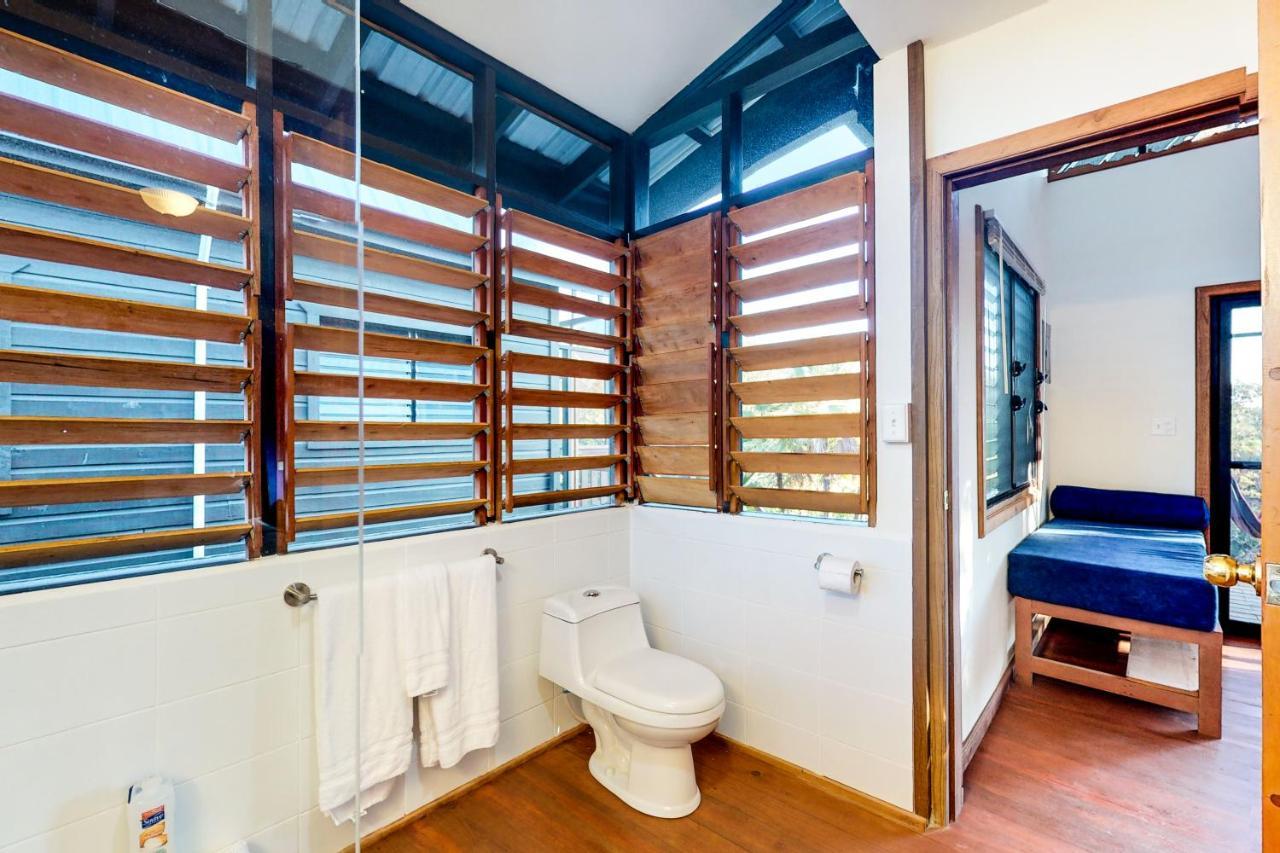Inn The Trees Cabanas Placencia 外观 照片