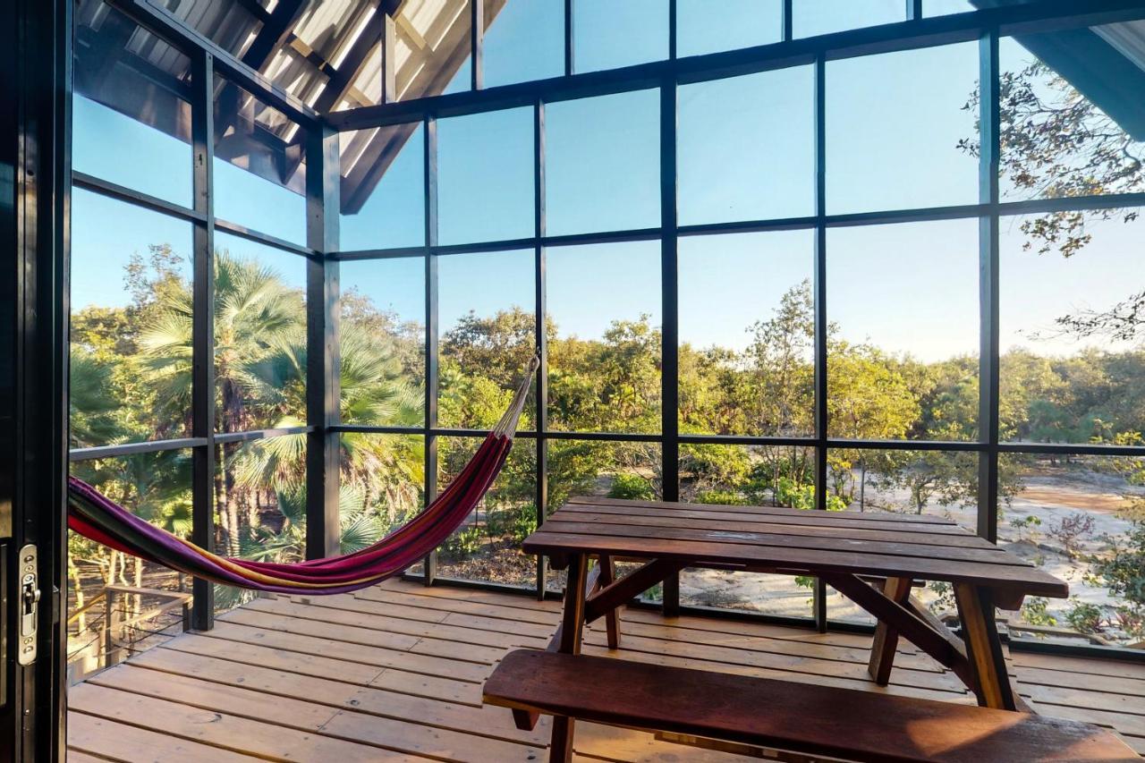 Inn The Trees Cabanas Placencia 外观 照片