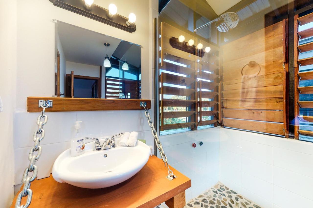 Inn The Trees Cabanas Placencia 外观 照片